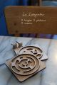  	Jeux en bois Labyrinthe 2 toupies 2 plateaux 3 niveaux Jouet artisanal cadeau insolite fabrique france collection Toupie Shop