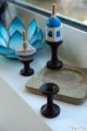 Comment exposer collection toupies support en bois accessoire jeux artisanat fabrication française presentoir Toupie Shop