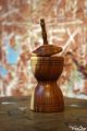 Toupie en bois Mystere objet insolite fabrique en france artisanat tourneur sur bois cadeau original jeux Toupie Shop
