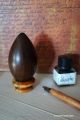 Oeuf decoratif avec support en bois precieux ebene jeux de toupie acheter cadeau original artisanal objet insolite deco paques