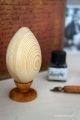 Comment presenter votre toupie oeuf ? Avec ce support en bois naturel fabrique en france accessoire jeux jouet toupies