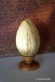 toupie oeuf en bois naturel avec support presentoir de collection acheter jeux jouet artisanal fabrique en france