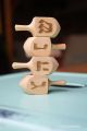  	Pourquoi jouer toupie hanouka signification symbole jeux avec lettre hebraique acheter jouet en bois fabrication francaise