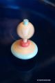  	Comment lancer une toupie en bois avec ficelle Jeux pour enfant couleurs pastel achat toupies cadeau jouet traditionnel