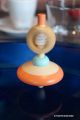 Comment fonctionne une toupie avec ficelle fil cadeaux enfants couleurs pastel achat jeux toupies jouets en bois traditionnels
