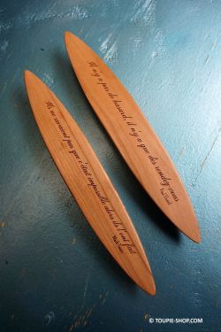  	Citation Paul Eluard Mark Twain Anagyre Rattleback Cadeau Personnalise Toupie Shop Magasin Jouet Jeux en Bois Artisanat