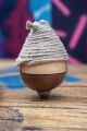  	Comment lancer toupie a ficelle jeux traditionnels jouets anciens en bois hetre noyer artisanat magasin jouet Toupie Shop
