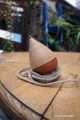  	Comment lancer toupie a ficelle jeu traditionnel acheter jouet ancien en bois artisanal magasin jouets jeux Toupie Shop
