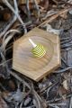 alveole plateau en bois de chene pour toupies forme hexagonale artisanat jeux avec abeille magasin jouets toupie shop