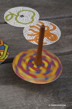 Quelle activite faire avec ses enfants idee loisirs creatifs animation toupies en bois jeu artisanal magasin jouet toupie shop