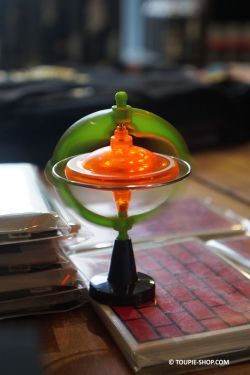 Toupie gyroscopique lumineuse jeux scientifiques achat gyroscope idee cadeau enfant noel magasin jouet toupieshop Toupie gyroscopique lumineuse jeux scientifiques achat gyroscope idee cadeau enfant noel magasin jouet toupieshop