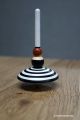 Cadeau souvenir original bretagne toupie bigoudene jeux en bois fabrication artisanale drapeau breton