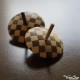 Damier Jeux Bois Noyer et Erable Jeu Toupie Jouet Bois Artisanal Toupie Shop Boutique Jouets Bois Original Cadeau Adulte