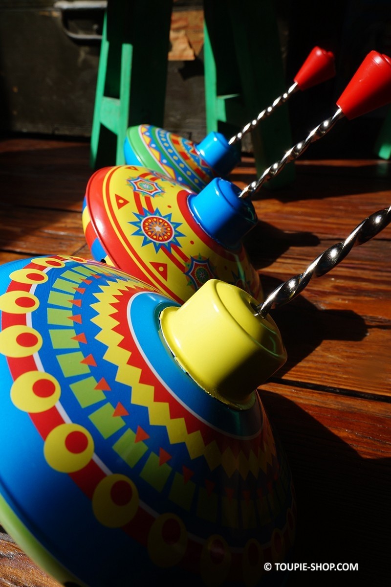 Des jeux d'enfant ! Ces toupies en métal Cirque sont faciles à lancer