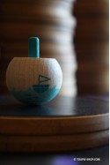 Pirouette Petit Monde Jouet en Bois Artisanal Toupie Magique