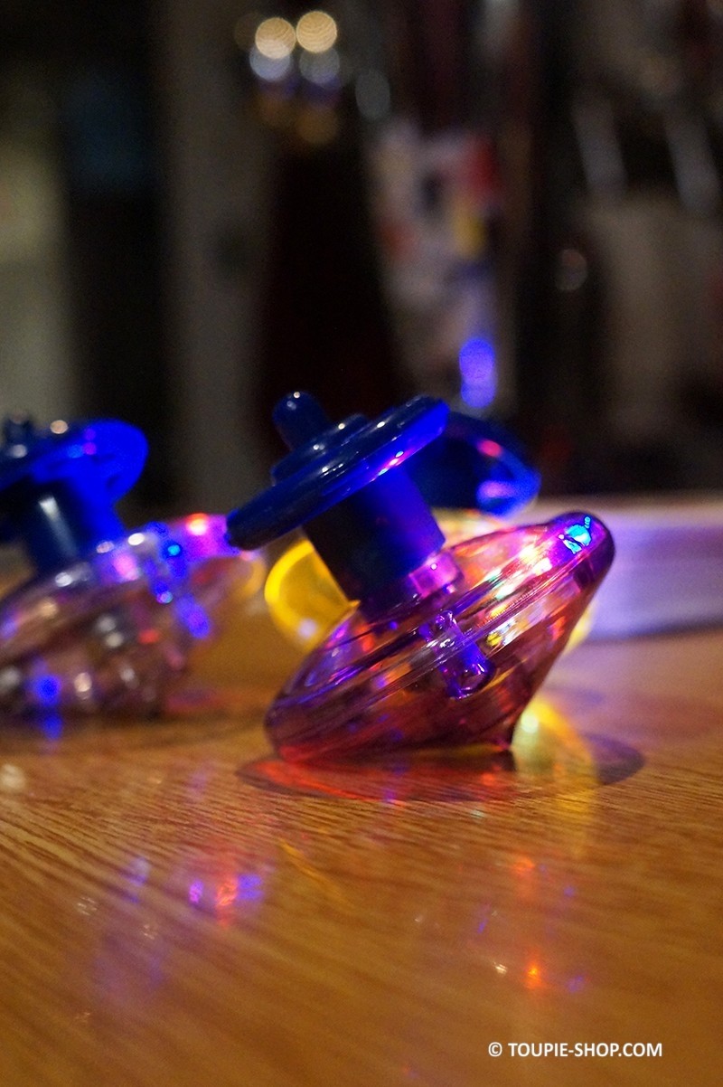 Lot De 6 Toupies Lumineuses Avec Lanceur Pour Enfants - En ABS, Environ 8,5 Cm, Lumières LED Colorées