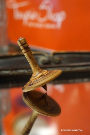 Jeu en Bois Olivier Toupie Artisanale Naturelle Jouet Noel Collection Toupie Shop Magasin Jeux Toupies Achat Cadeau Original