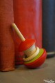 Pomme Rouge Toupie en Bois Avec Anneau Achat Jouet Artisanal Jeux Adulte Enfant Toupie Shop Magasin Jouets Acheter Toupies