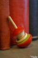 Pomme Rouge Toupie en Bois Avec Anneau Achat Jouet Artisanal Jeux Adulte Enfant Toupie Shop Magasin Jouets Acheter Toupies
