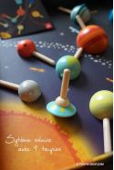 Système Solaire avec 9 Toupies en Bois et 1 Plateau Jeu Educatif