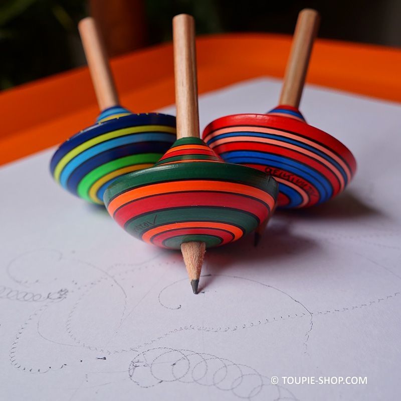 Jeux et coloriages, la toupie qui dessine avec crayon de bois est originale  !