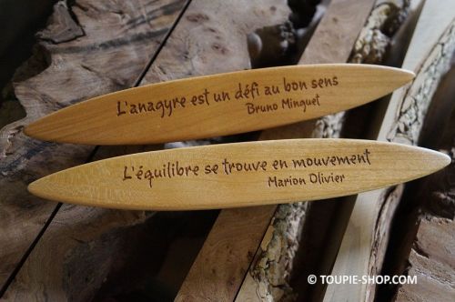 Jeux en Bois avec Citation Anagyre Rattleback Jouet Sciences Pierre Celtique Cadeau qui a du Sens Fabrique en France Toupie Shop
