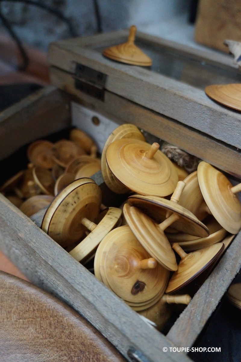 Jeux Toupie pour doigt Cadeau Jouet en Bois de Buis Fabriqué en France